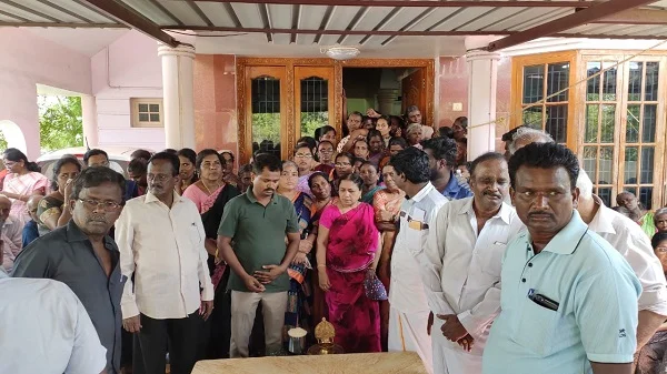 சோகத்தில் உறவினர்கள்
