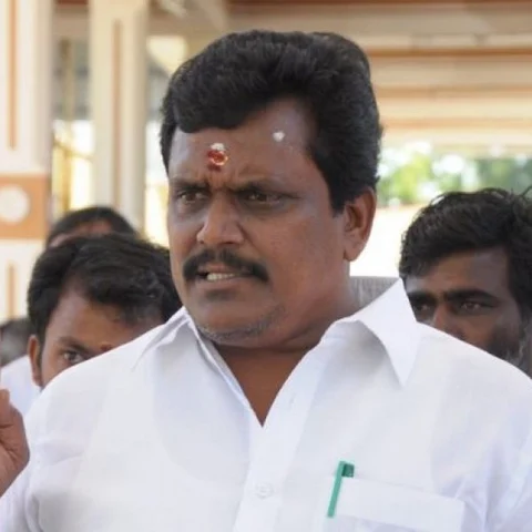 ` ஜெயலலிதா பொய் சொன்னார் என எப்படிச் சொல்லலாம்?!' - தினகரன், தங்க தமிழ்ச்செல்வன் மோதலின் பின்னணி