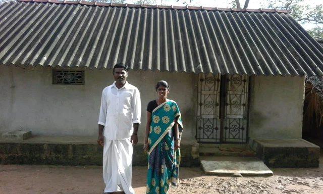 மனைவி காந்தியுடன் செல்வராஜ்