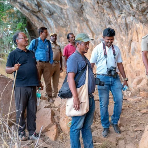 கரிக்கையூர் பாறை ஓவியங்கள் - வனத்துறையினர் உதவியுடன் களமிறங்கிய தொல்லியல்துறை!