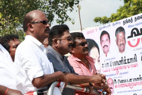 ஸ்டாலினைச் சந்திக்கும் தங்க தமிழ்ச்செல்வன்?! - பலனளிக்காத எடப்பாடியின் வாக்குறுதிகள்