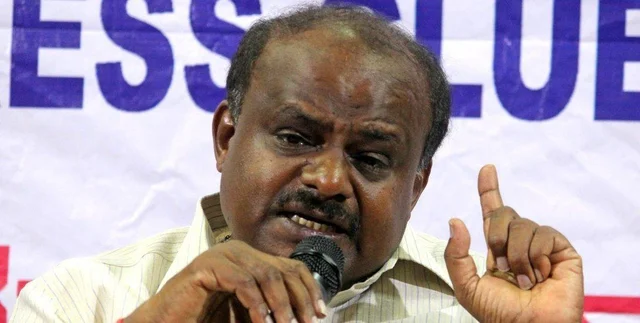 `மோடிக்கு ஓட்டு போட்டீங்கள்ல... அவர்கிட்ட போய் கேளுங்க!' - திட்டித்தீர்த்த குமாரசாமி