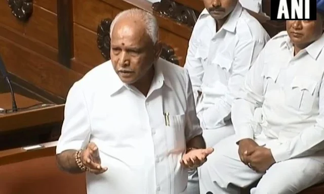 கண்ணி வைத்துக் காத்திருக்கும் எடியூரப்பா... கர்நாடகாவிலும் அவுட்டாகிறது காங்கிரஸ்!