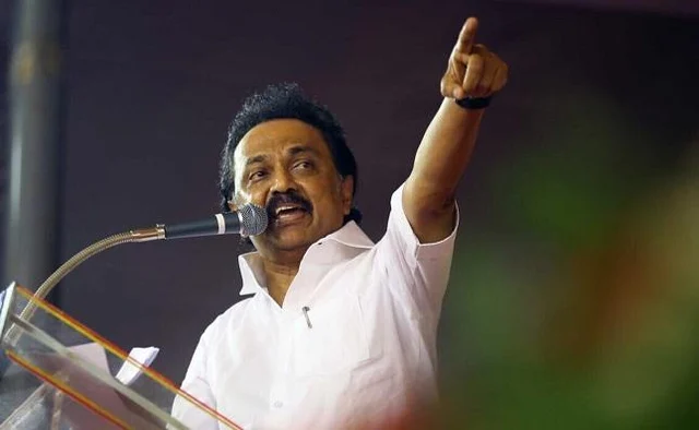 ``24 நேரத்தில் மன்னிப்பு கேட்க வேண்டும்” - கிரண் பேடிக்குக் கெடு விதித்த தி.மு.க