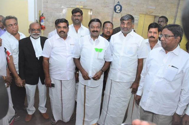 அமைச்சர்களுடன் ஏ.சி.சண்முகம்