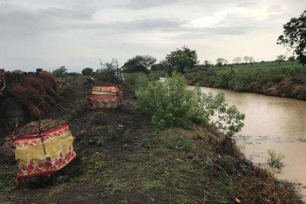 20 கி.மீ தூரம் கால்வாய்; 28 தடுப்பணைகள்... ஹல்காரா கிராமத்தை மாற்றிய தனிஒருவன்!