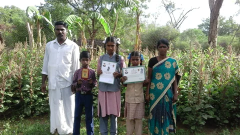 குடும்பத்தினருடன் செல்வராஜ்