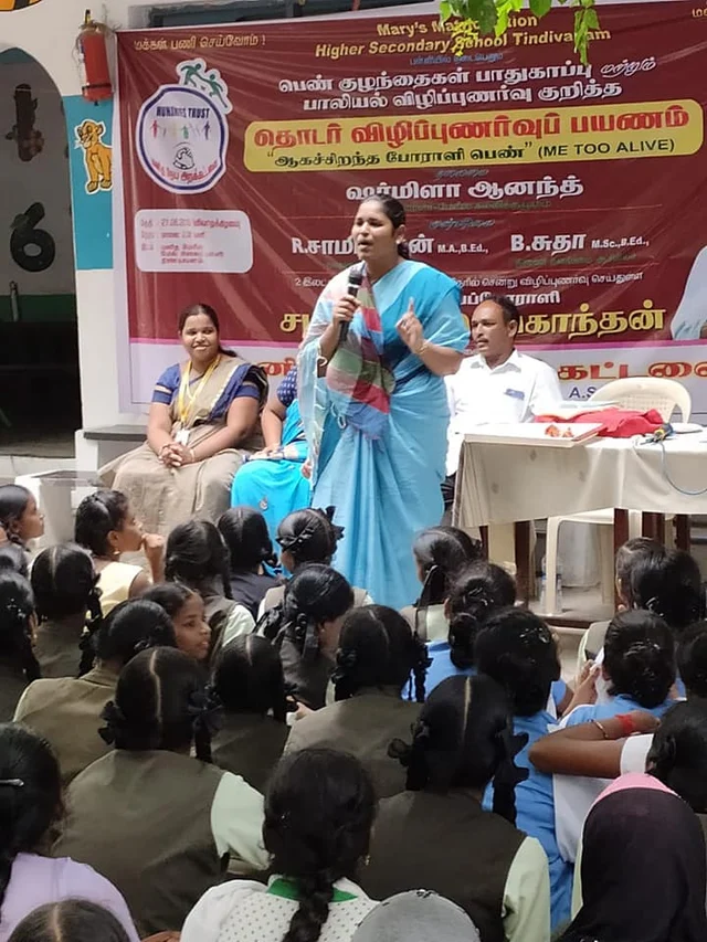 மாணவர்களுக்கு விழிப்புணர்வு கொடுக்கும் சபரிமாலா