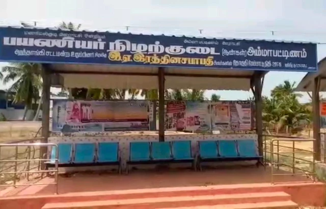 `5 லட்சம் செலவுசெய்து கல்யாணம் பண்ணினேன், இதுவரை கணவன் வீட்டுக்கு வரல!' -அதிகாரிகளை அதிரவைத்த பேனர்