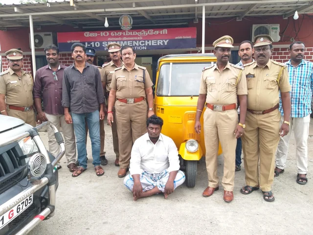 `ஆசீர்வாதம் செய்தால் 1000 ரூபாய்!' - மூதாட்டிகளை நம்பவைத்து ஏமாற்றிய ஆட்டோ டிரைவர்