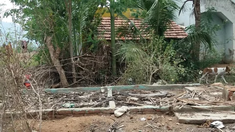 தரைமட்டமாகியுள்ள வீடுகள்