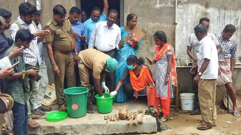 கொலை செய்யப்பட்ட முருகதாஸின் எலும்பை சேகரிக்கும் போலீஸ்