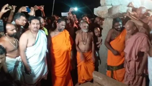 மிரட்டும் புதையல் வேட்டை... நள்ளிரவில் புகுந்த கொள்ளையர்கள்..!- கர்நாடகாவில் அதிர்ச்சி