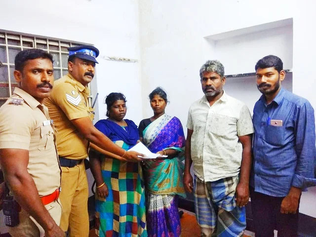 நகைகள் ஒப்படைப்பு