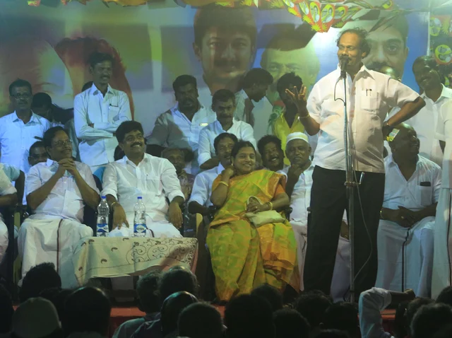 தி.மு.க கூட்டத்தில் உரையாற்றும் லியோனி