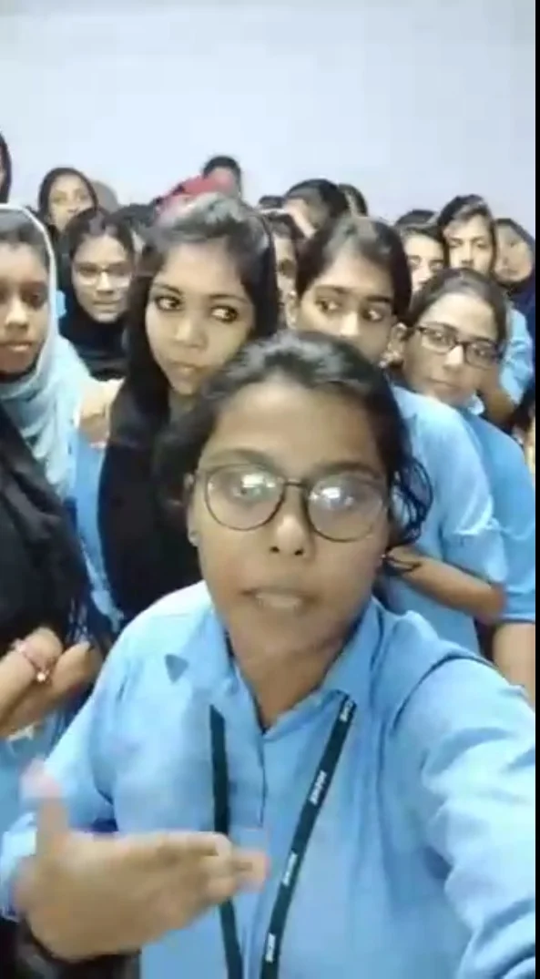 மாணவிகள்