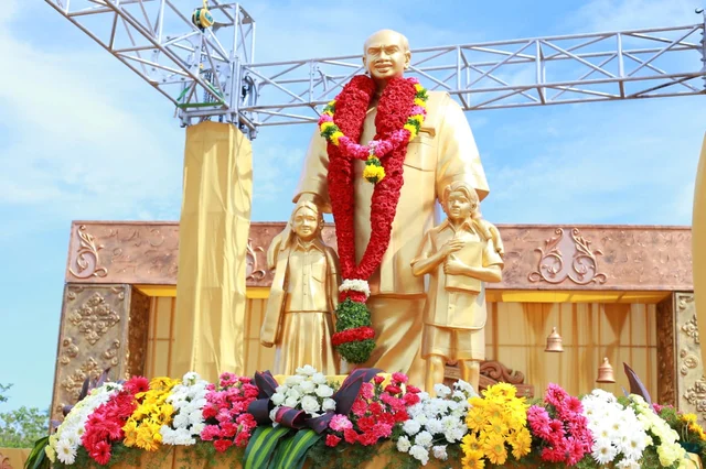 காமராஜர் சிலை