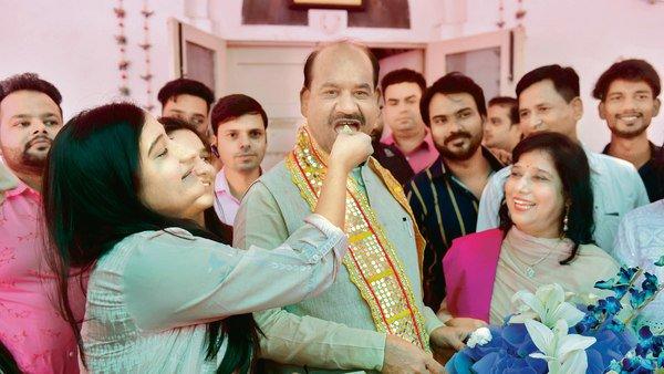 `மோடி, அமித் ஷாவின் நட்பு; சமூக ஆர்வலர்' - ஓம் பிர்லாவுக்கு சபாநாயகர் பதவி கிடைத்தது எப்படி?