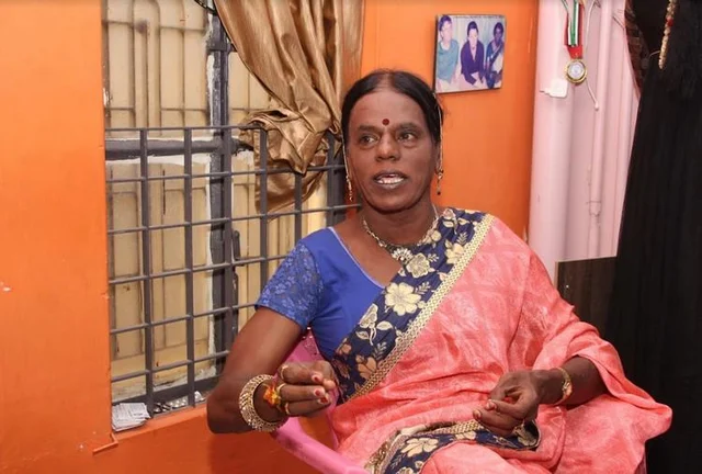 "எங்ககிட்ட தப்பா நடக்கிறவங்களை யாரும் தட்டிக் கேட்பதில்லை"- போராட்ட வாழ்விலிருந்து மீண்ட திருநங்கைகள்! #LifeStartsAt40 #நலம்நல்லது