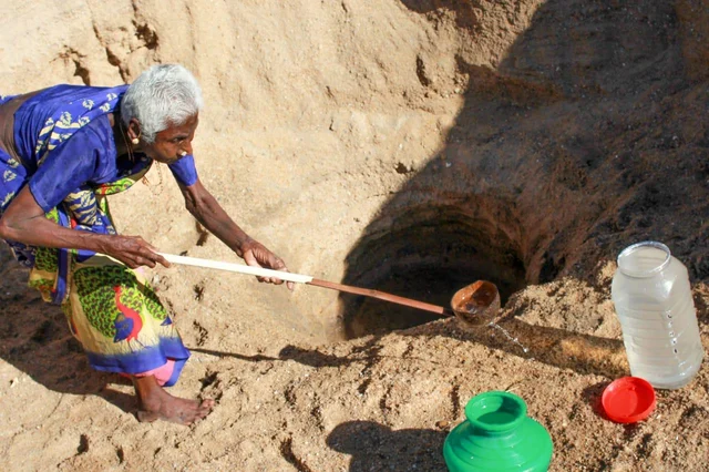 `கனிமொழியின் அதிரடி; பணிந்த அதிகாரிகள்!'- மூடப்பட்ட 4 நாள்களில் மீண்டும் தோண்டப்பட்டது நீரூற்று