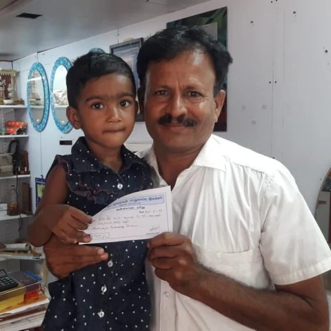 கண்மாய் தூர்வார உண்டியல் பணத்தைக் கொடுத்த 2 வயது சிறுமி - தேனியில் நெகிழ்ச்சி!
