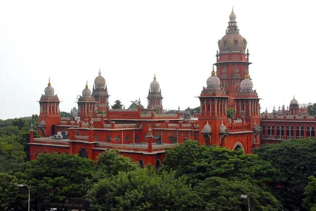 சட்டவிரோதமாக நிலத்தடி நீர் எடுத்தால் நடவடிக்கை..! - உயர் நீதிமன்றம் அதிரடி உத்தரவு