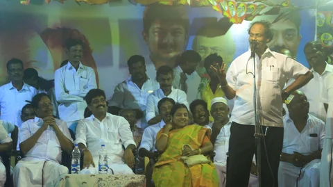 தி.மு.க கூட்டத்தில் உரையாற்றும் லியோனி