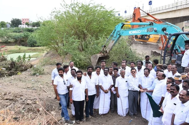 தூர்வாரும் பணி
