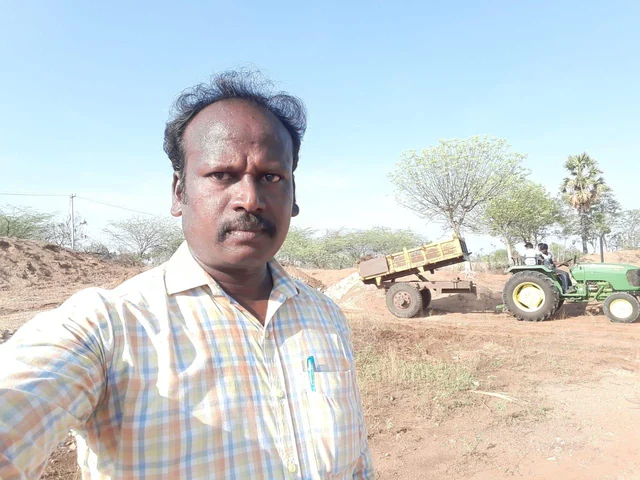 `இப்படிப் பண்ணுனா குடிநீர்ப் பஞ்சம் இந்த யுகத்துக்கு வராது!' கிராமத்தை நெகிழவைத்த அரசுப் பள்ளி ஆசிரியர்