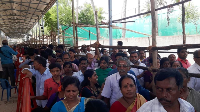 மக்கள் கூட்டம்