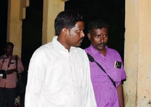 லஞ்ச ஒழிப்புப் புகாரில் அடுத்தடுத்து சிக்கும் அதிகாரிகள்! - திருச்சியில் அதிர்ச்சி
