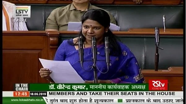 ``303-க்கு 37-ன் பதிலடி சரியா?" - 17வது மக்களவையின் பதவியேற்பு காட்சிகள்! #தமிழ்_வாழ்க