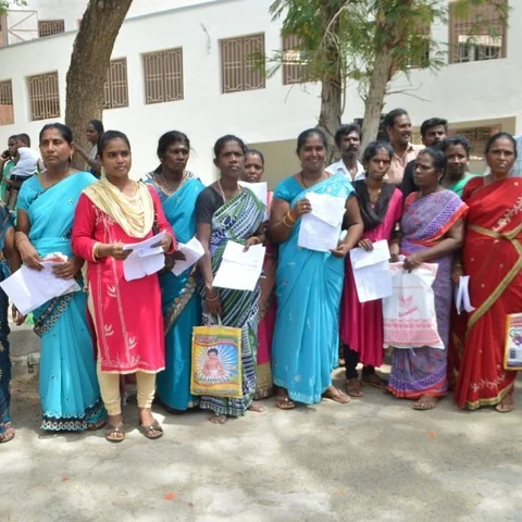 ‘இலங்கை செல்ல விருப்பமில்லை; இந்தியக் குடியுரிமை தாருங்கள்’- ஆட்சியரிடம் முறையிட்ட இலங்கைத் தமிழர்கள்