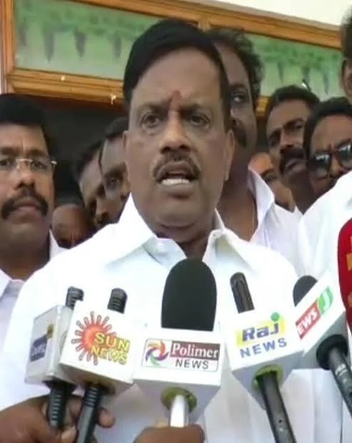 `அ.தி.மு.க மாவட்டச் செயலாளருக்கு எதிராகக் கலகக்குரல்!' - சமாதானம் செய்யும் தளவாய் சுந்தரம்!