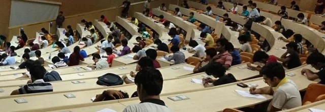 2 ஆண்டுகளில் ஐஐடி-யிலிருந்து 2,400 பேர் டிராப்அவுட் - பிற்படுத்தப்பட்ட வகுப்பினர்தான் அதிகம்!