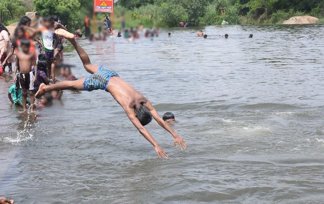 குளியல் - மாதிரி புகைப்படம்