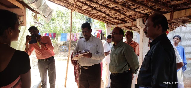 பொன்மணி வீட்டில் வருவாய்த்துறை அதிகாரிகள்