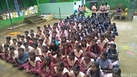 பள்ளி மாணவர்கள்