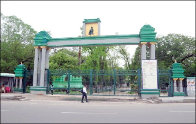 'ரூட்டு தல' - மாணவர்கள் போடும் ஆட்டம்... அரசியல்வாதிகள் போட்ட கூட்டம்!