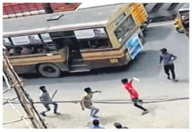 'ரூட்டு தல' - மாணவர்கள் போடும் ஆட்டம்... அரசியல்வாதிகள் போட்ட கூட்டம்!
