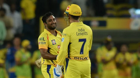 Ambati rayudu, Dhoni