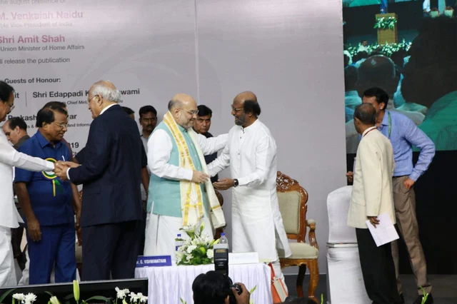 ரஜினி - பி.ஜே.பி உறவு: இருக்கமாட்டார்... ஆனால், இருப்பார்!
