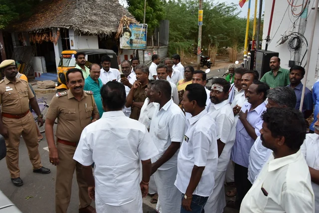 சாலைமறியல்