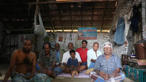 முதியவர்களுடன் ராமகிருஷ்ணன்