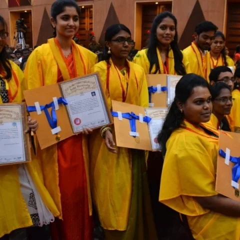 பட்டதாரிகள்- - மாதிரிப்படம்