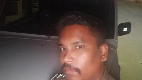 இன்ஸ்பெக்டர் சீருடையுடன் சசிகுமார்