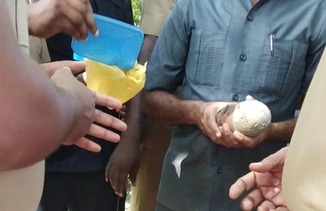 `5 அடி ஆழம், மணல் மூட்டைகள், சிதறிய பாகங்கள்!'- மானாமதி ஏரியில் 2.5 கிலோ வெடிகுண்டு செயலிழப்பு