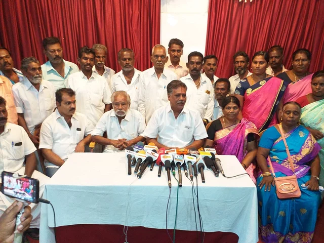 அ.தி.மு.கவில் இணைவதாக அறிவித்த ஆர்.சி.கோபி