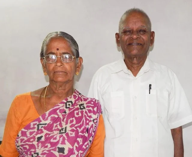 இளவேனில் தாத்தா உத்திராபதி, பாட்டி கிருஷ்ணவேணி