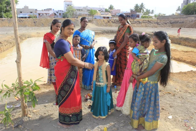 குளத்தில் ஆடிப்பெருக்கு விழா